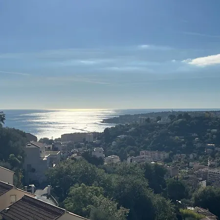 빌라 Cote D'azur Piscine Et 멍똥