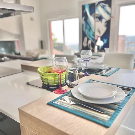 Villa Cote D'azur Piscine Et *